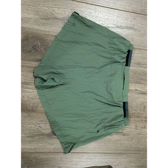 Lululemon surge short lines sz L - Picture 2 of 5